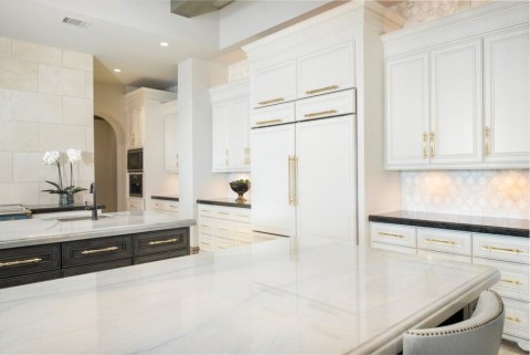 A kitchen space illuminated via Ketra Lighting.